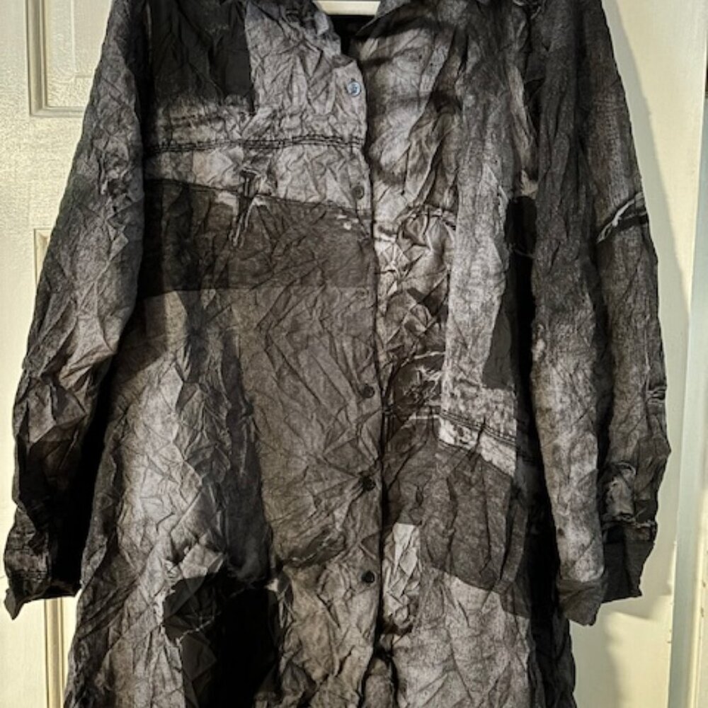 Comfy USA Graphic Print Button Tunic Blouse